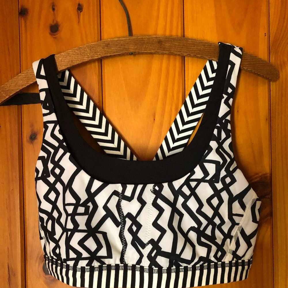 Like new Lululemon sports bra sz 10